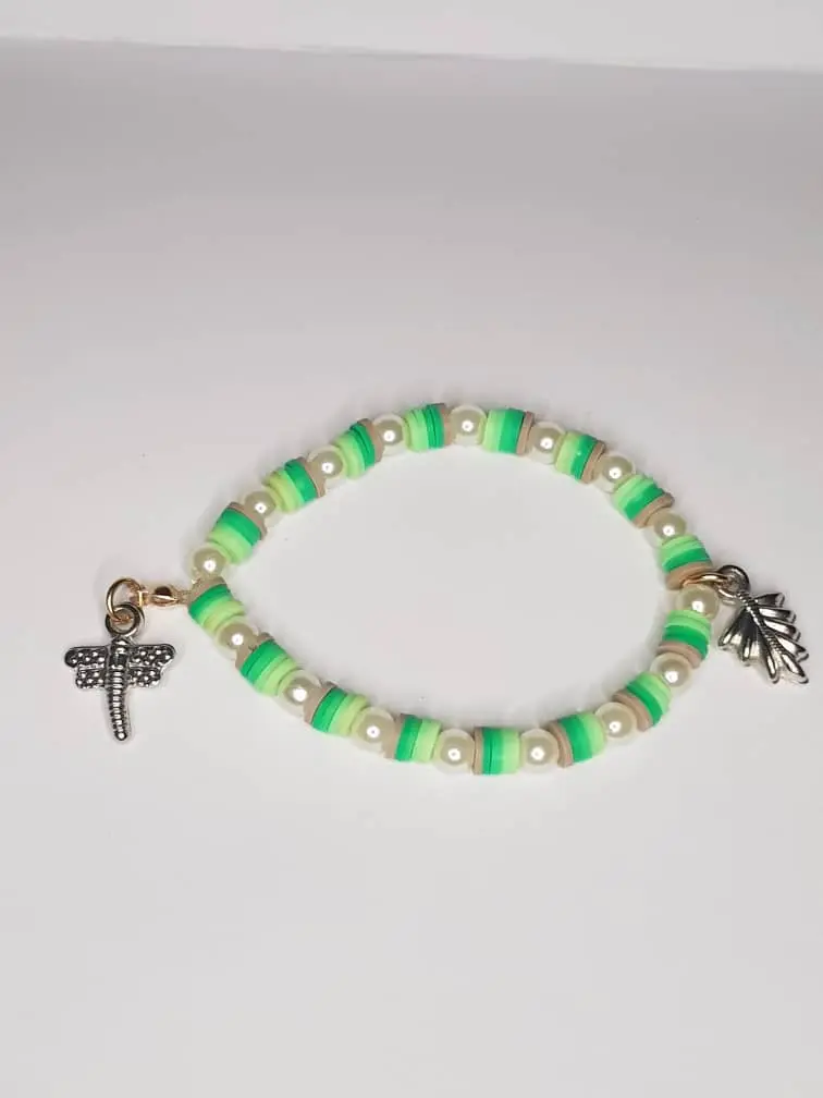 green with pearls clay beads bracelet 💚🤍