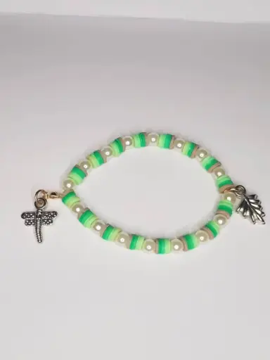 green with pearls clay beads bracelet 💚🤍